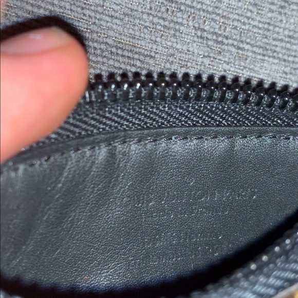 Luis Vuitton Virgil Ablob Key pouch - Picture 3 of 3